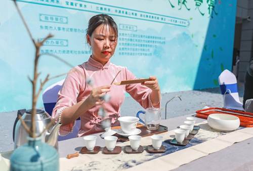 http://www.gdjdxy.edu.cn/__local/5/61/30/75B8851E6E81CFD3C515C7A602A_C9F767EC_27CA7.jpg